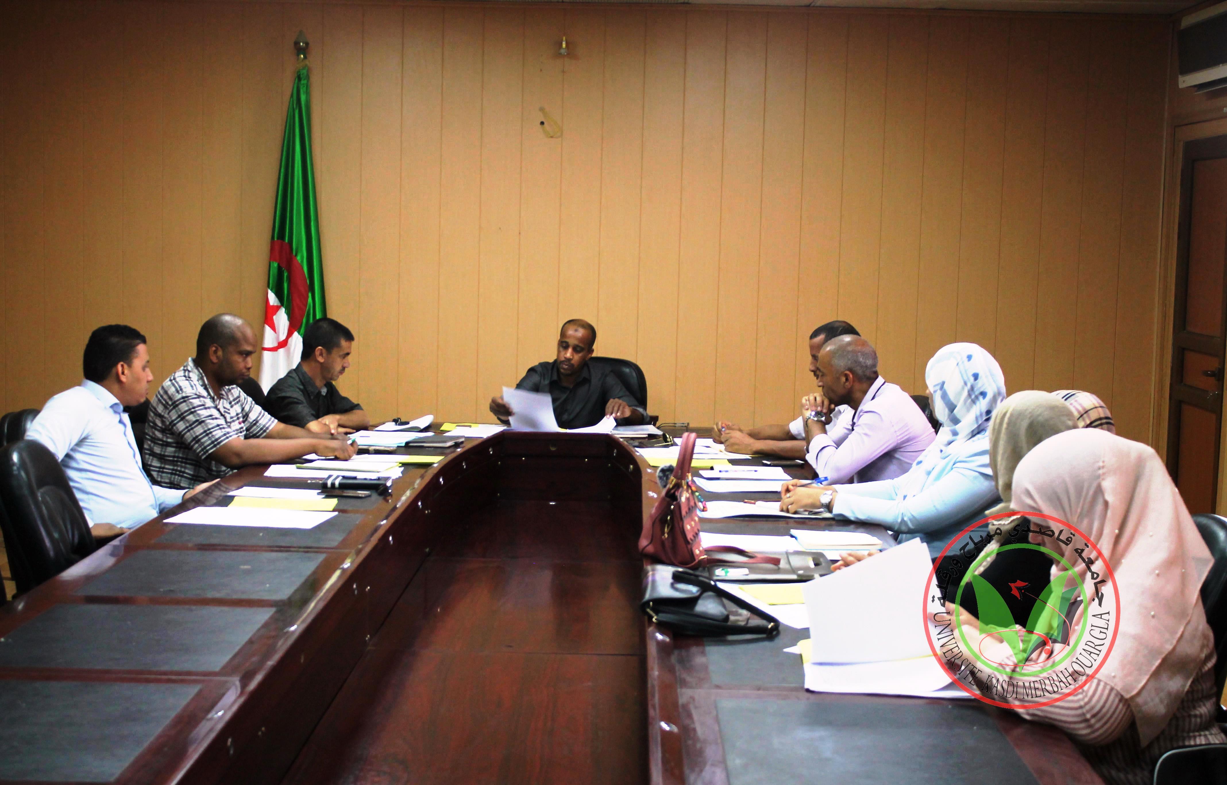 إجتماع يدرس الجانب العلمي والثقافي والرياضي للطالب 