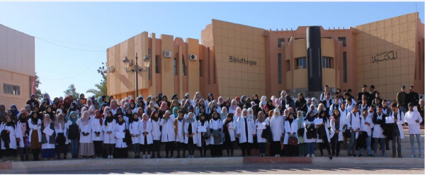 وقفة تضامنة لطلبة كلية الطب