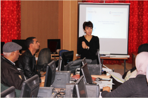 مركز التعليم المكثف للغات يكون أساتدة مؤطرين