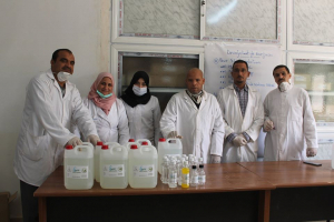 تحضير كميات معتبرة من معقم لليدين وكذا معقم للأسطح الجاهز للرش، وهي مصنعة حسب مقاييس منظمة الصحة العالمية