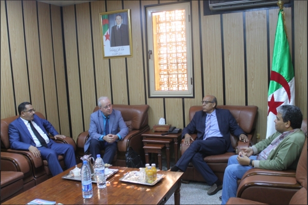 السيد رئيس الجامعة يستقبل وفد فرنسي