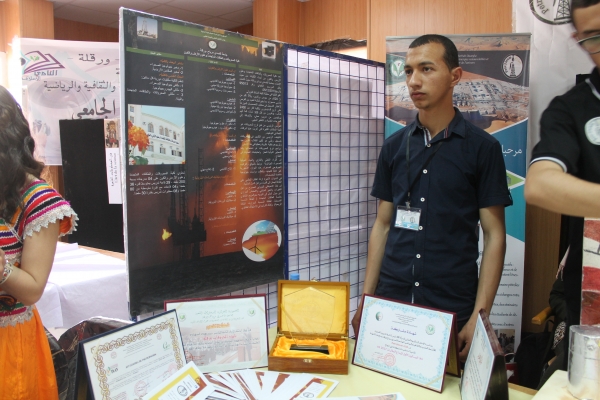 النوادي الطلابية تحي ذكرى عيد العلم