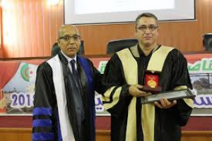 تهنئة الأستاذ محمد شيخي بمناسبة التتويج بالمرتبة الأولى كأحسن باحث في مجال العلوم الإقتصادية بالجزائر